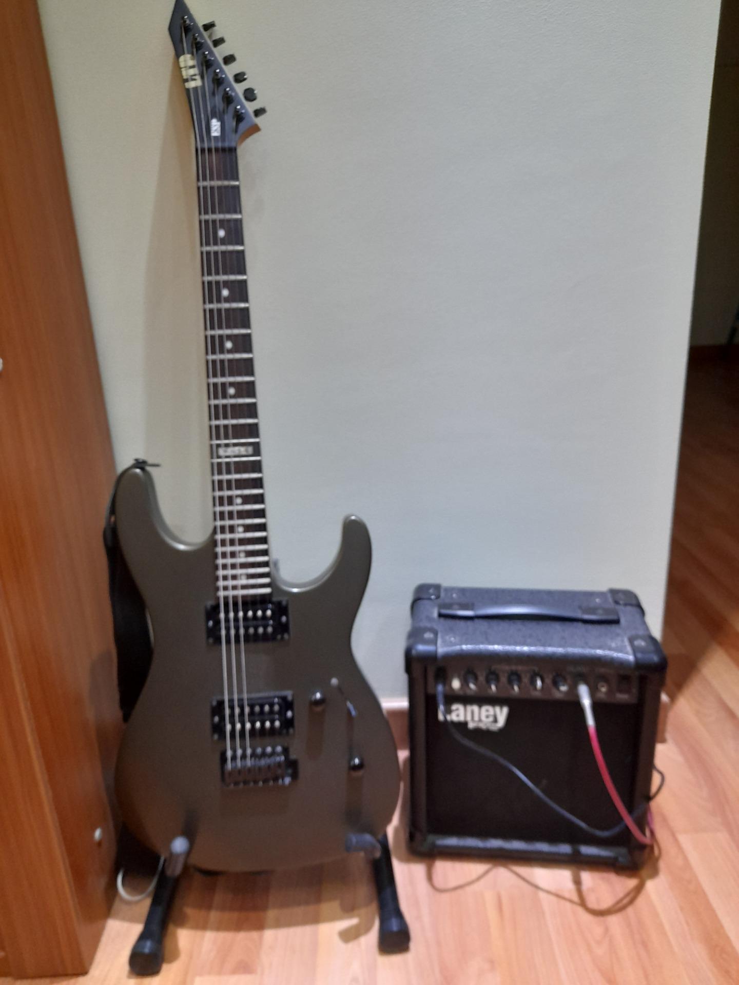 Foto 1 de Guitarra eléctrica ESP LTD M-50 con ampli