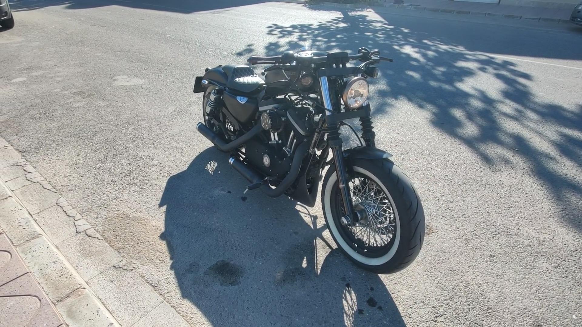 Foto 2 de Harley sportster 883Xl Iron