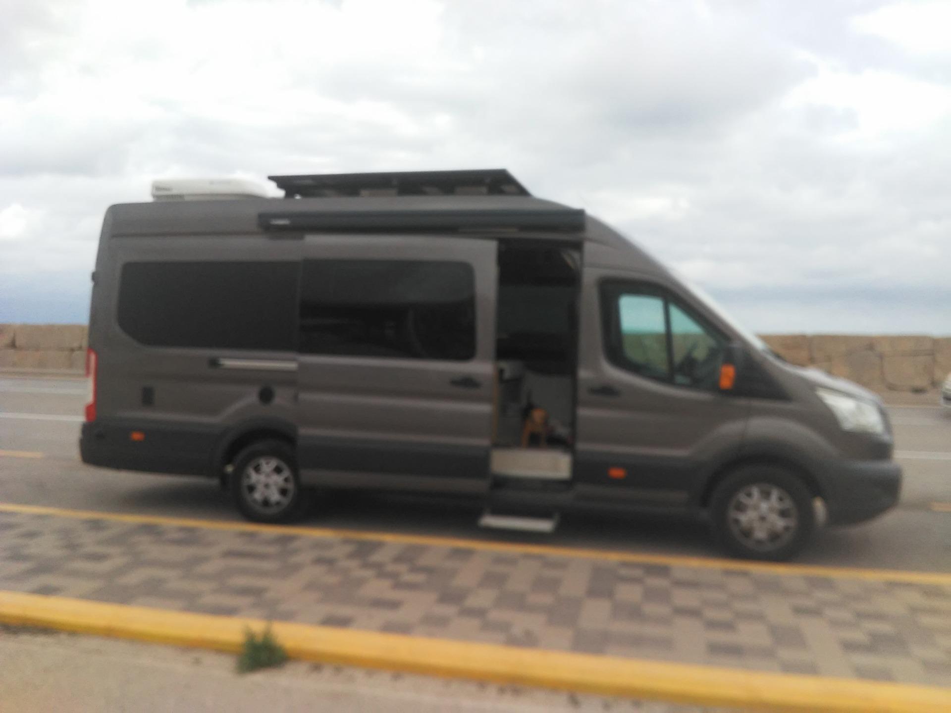 Foto de Cambio furgoneta gran volumen por autocaravana perfilada con pocos kms y pocos años abonando diferen