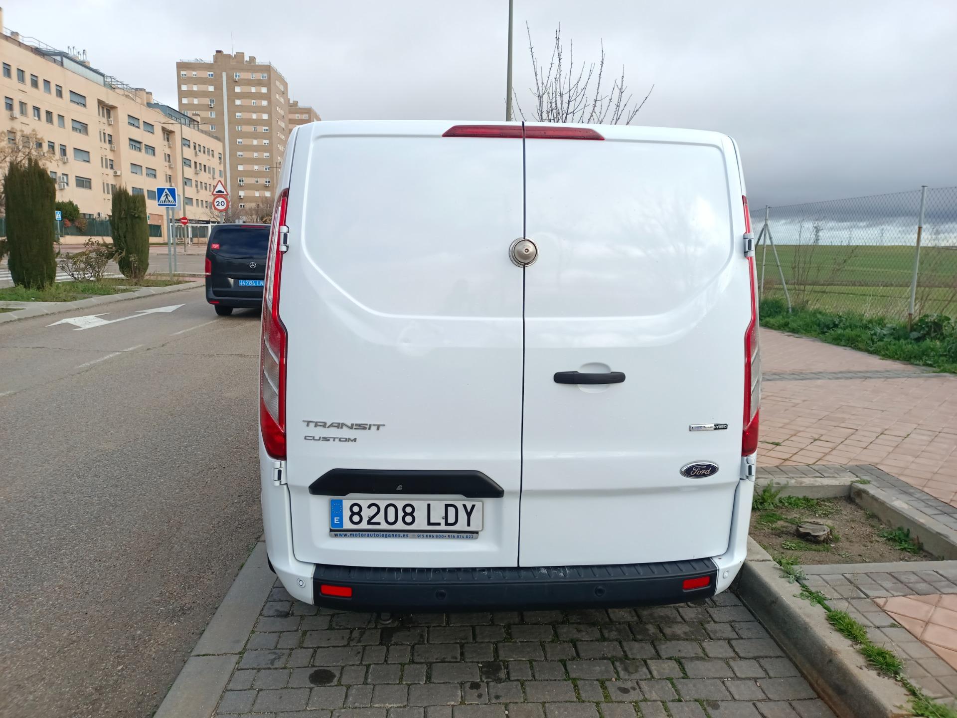 Foto 2 de Furgoneta Ford Transit custom hybrid diesel 