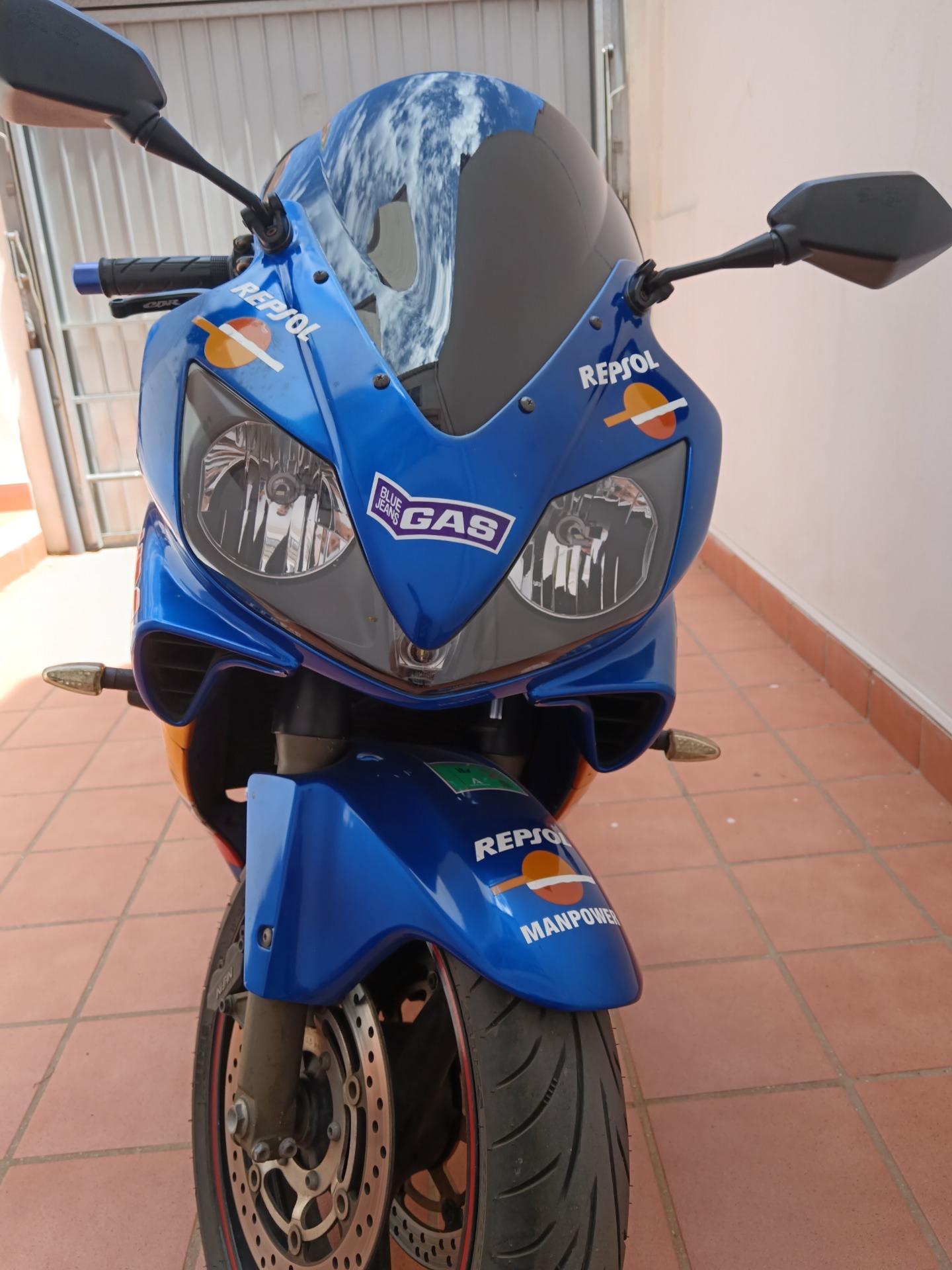 Foto 2 de Honda cbr 600 vf4i 