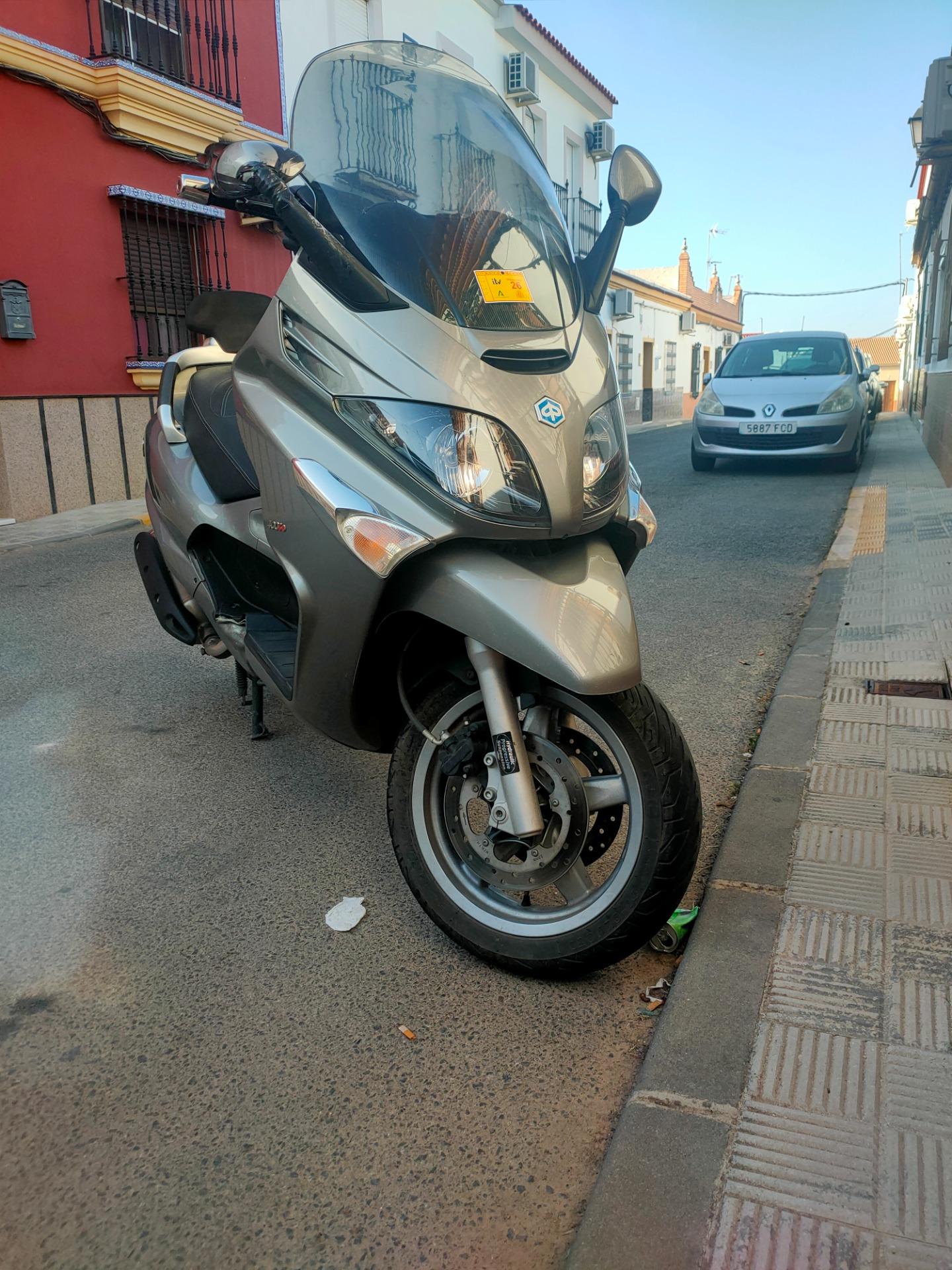 Foto 2 de Scooter Piaggio xevo 400