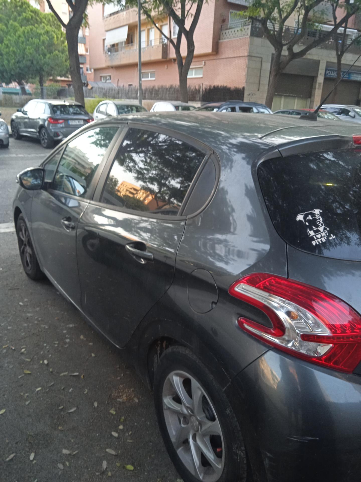 Foto 4 de Cambio peugeot 208 por coche más alto, tipo sub o furgo