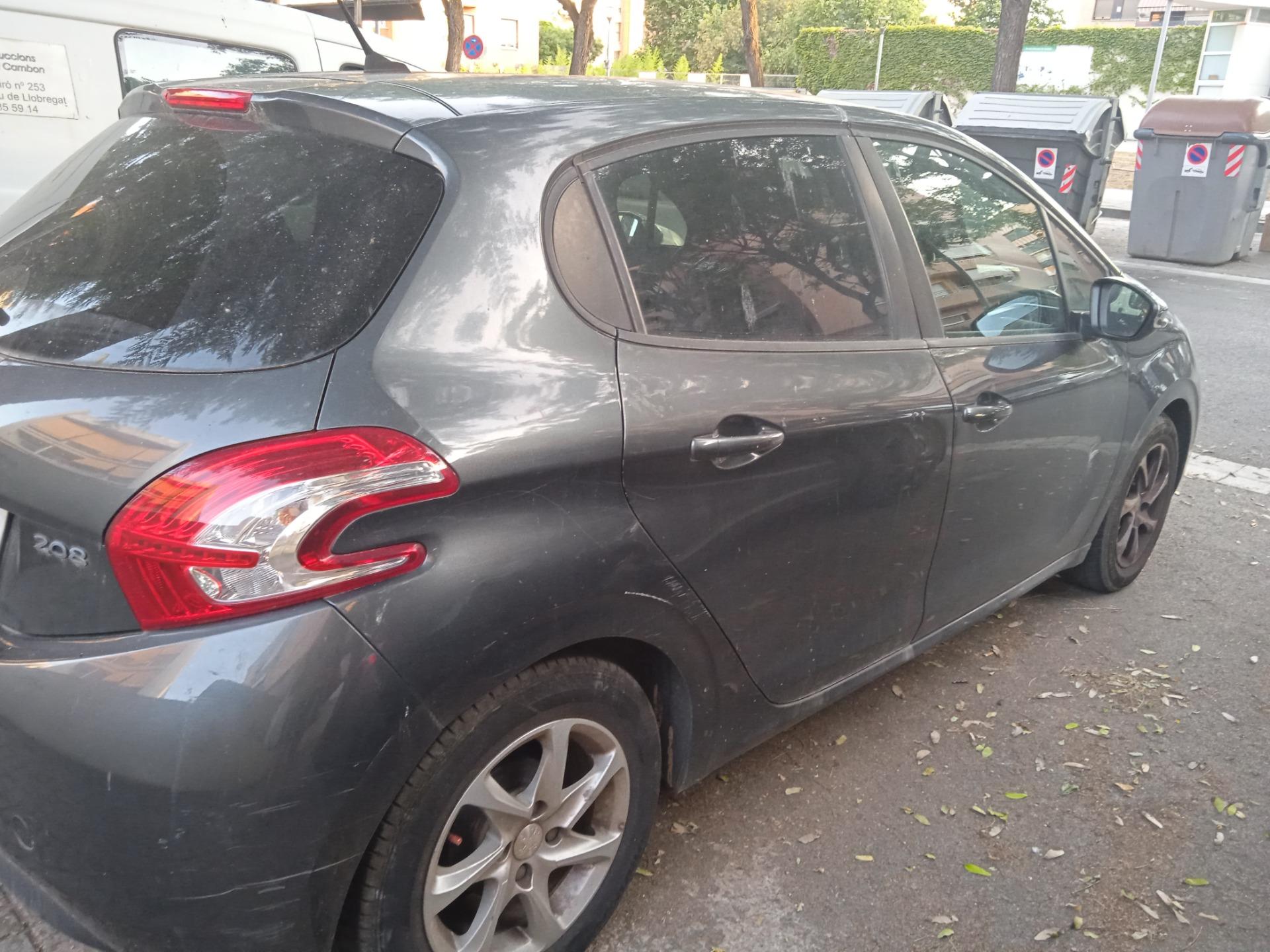 Foto 2 de Cambio peugeot 208 por coche más alto, tipo sub o furgo