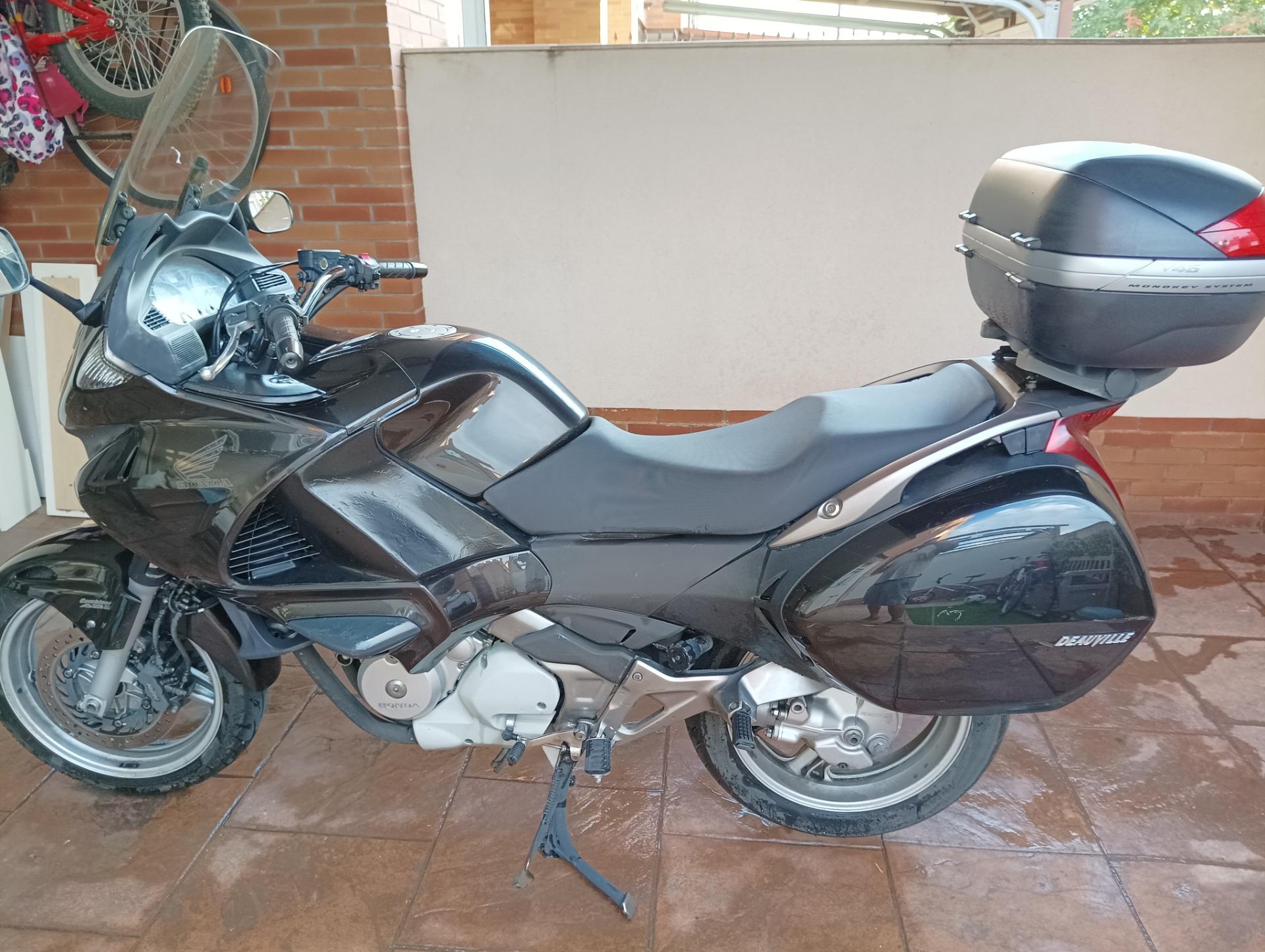 Foto de Honda Deauville 700 ABS 