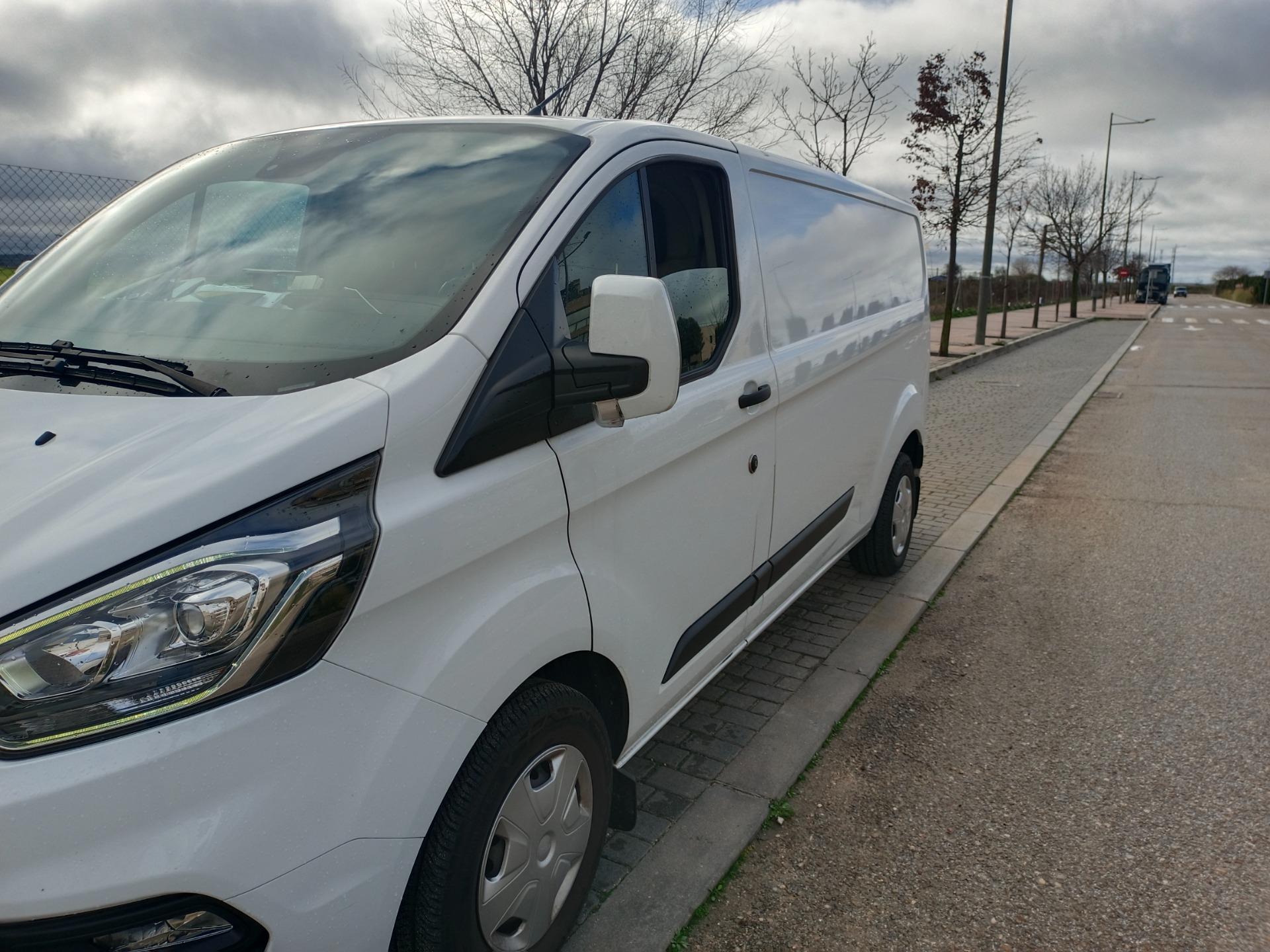 Foto 1 de Furgoneta Ford Transit custom hybrid diesel 