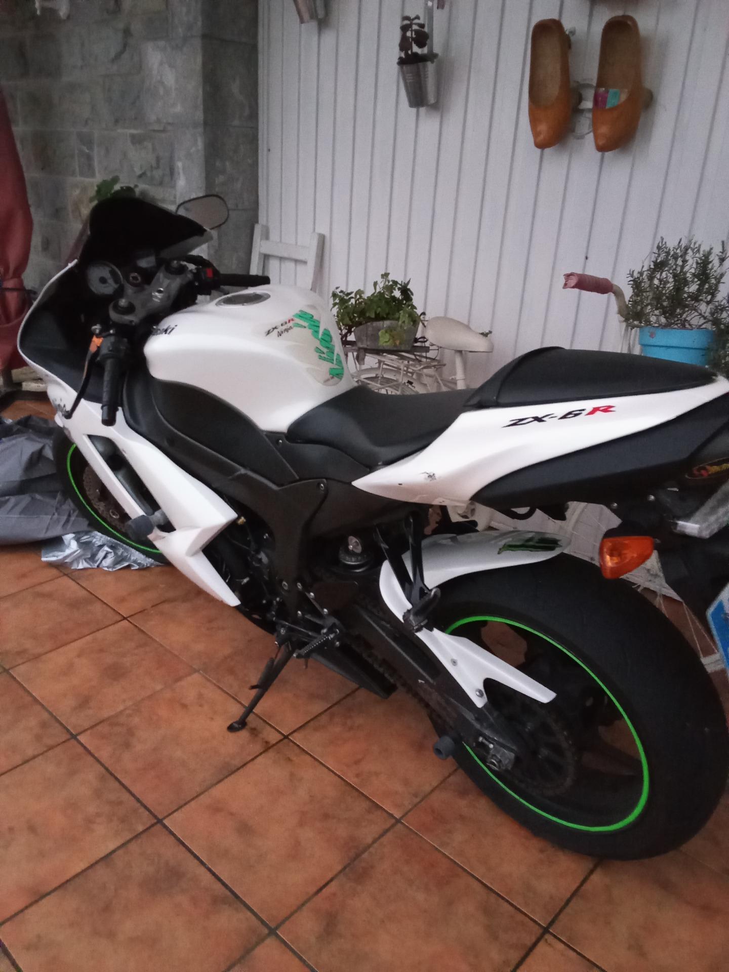 Foto 2 de Kawasaki ZX6R 2009