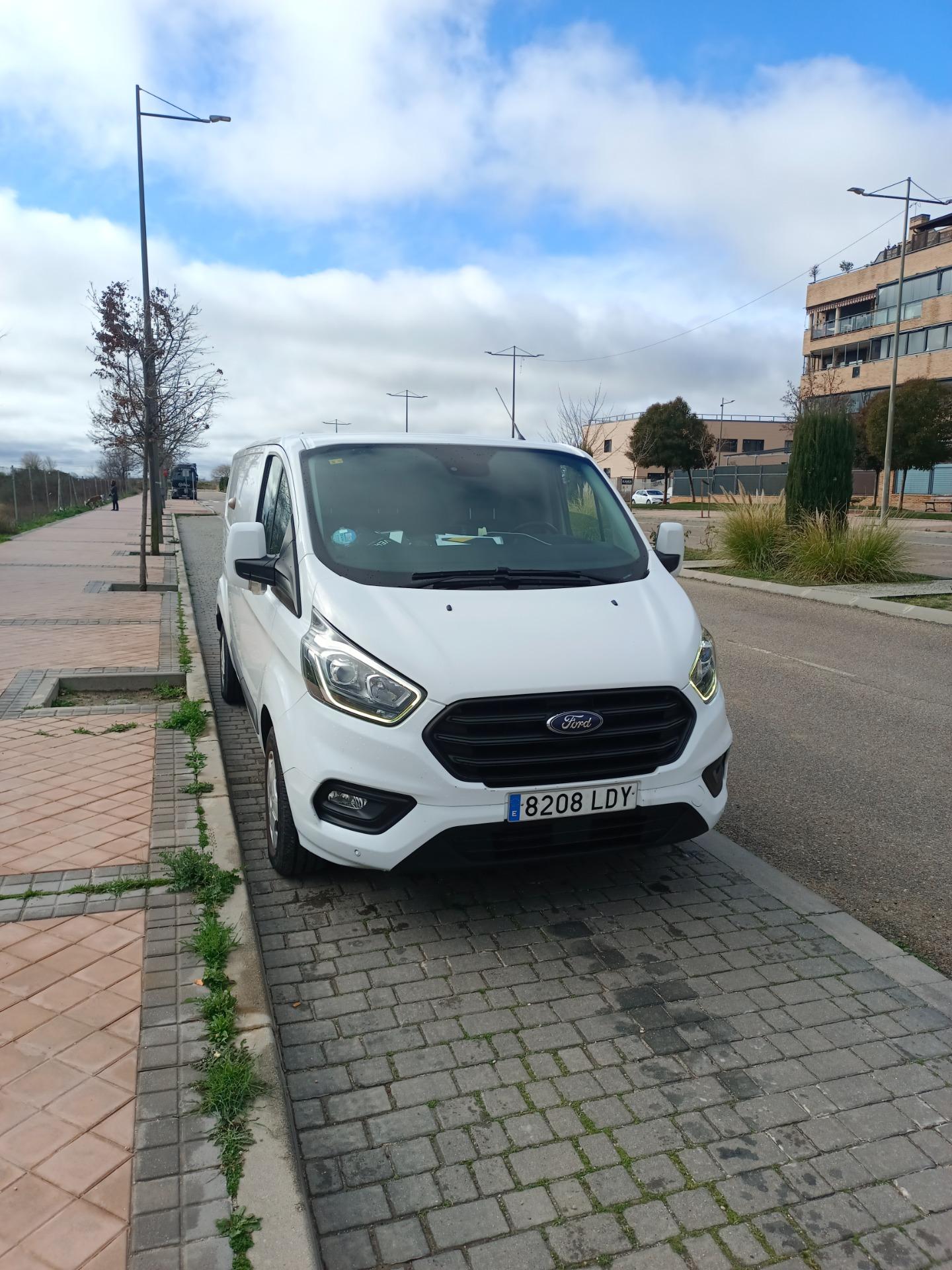 Foto 4 de Furgoneta Ford Transit custom hybrid diesel 