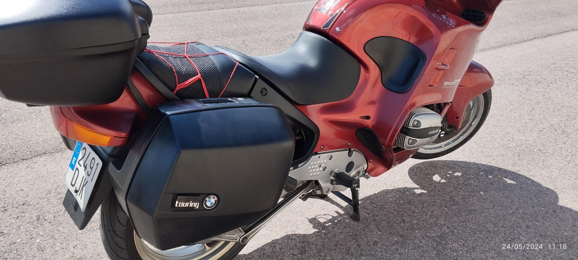 Foto 8 de BMW R1100RT color rojo.