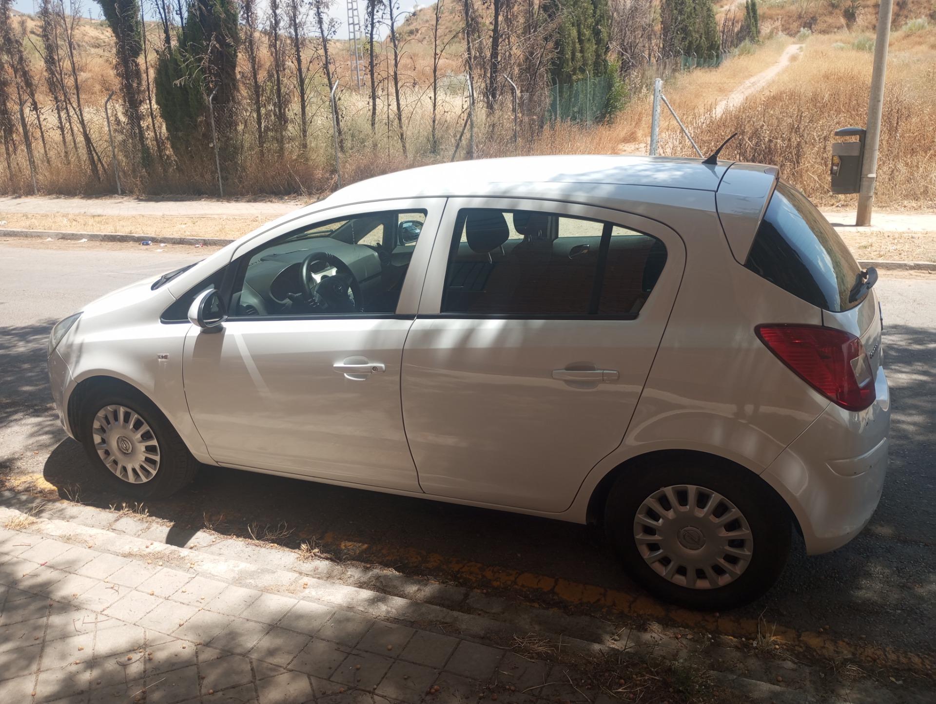 Foto 4 de Opel Corsa 1.2 C Mon 2010 5p