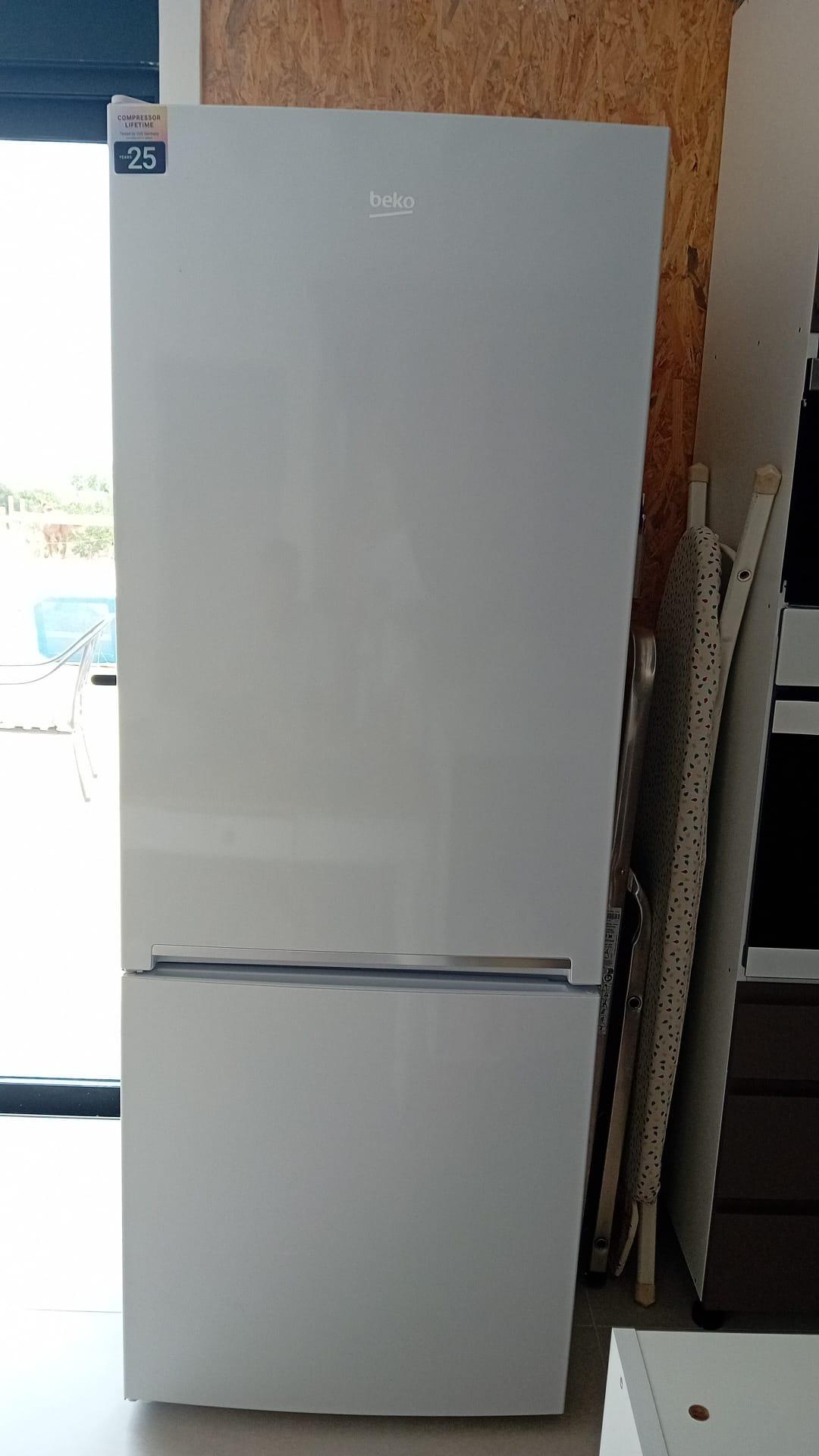 Foto 2 de FRIGORIFICO BEKO NUEVO  70CM X 74 CM X 192CM