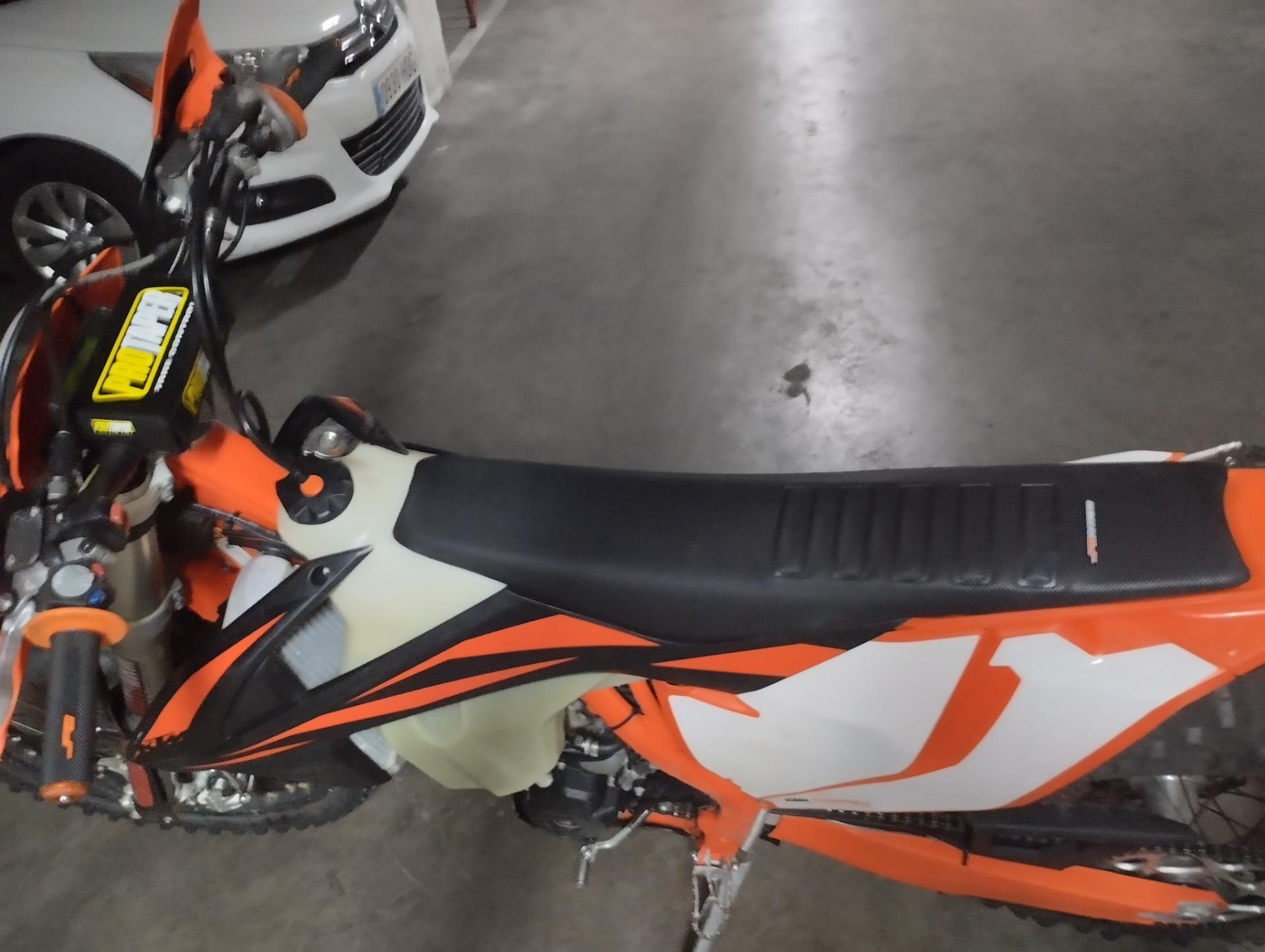 Foto 2 de Moto ktm enduro Año 2019 