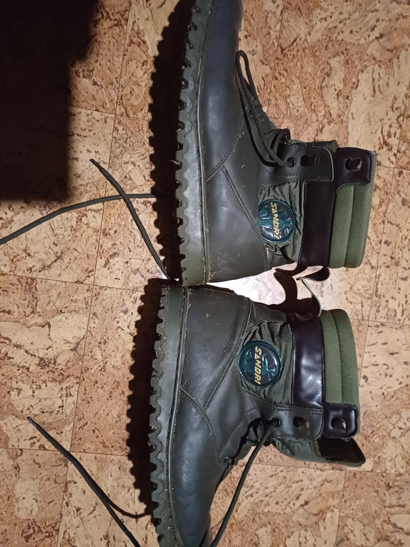 Foto de Caña fly selección ,Vadeador  ,dos botas una antideslizante y2 carretes 